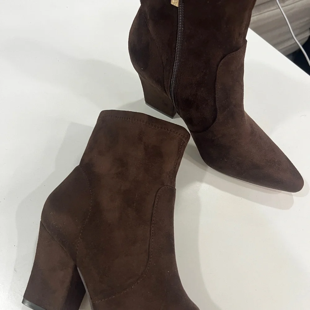 Jessica Simpson, NWOT, Women's Brown Suede Pointed-Toe Ankle Boots & Block Heel - Picture 4 of 5